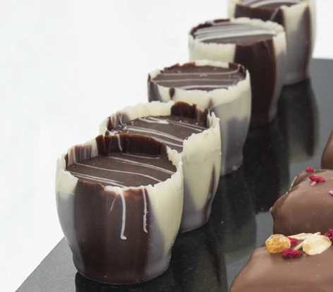 Callebaut Marbled Small Carved Cups